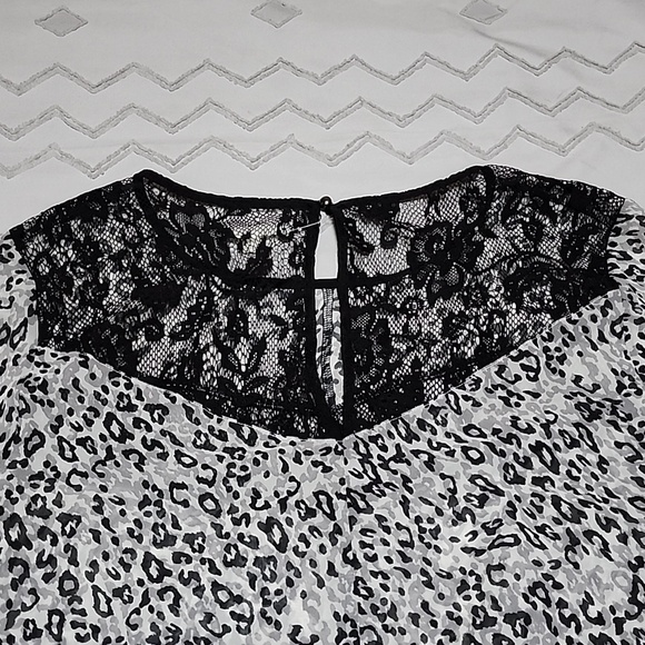 Maurices, Short sleeved top, Size 0 - Plus, Zebra print. - Picture 4 of 4